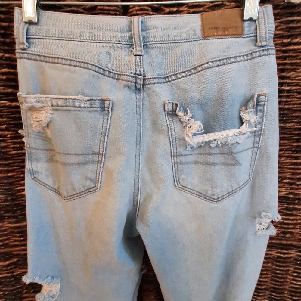American Eagle Size 0 High Rise Destroyed Mom Jean Light Wash Ripped Distressed - Picture 5 of 10